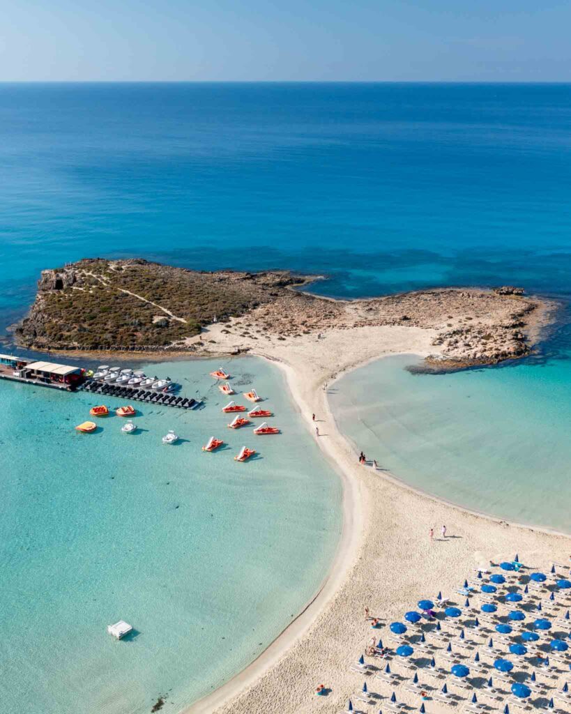Pláž Nissi Beach, Južný Cyprus