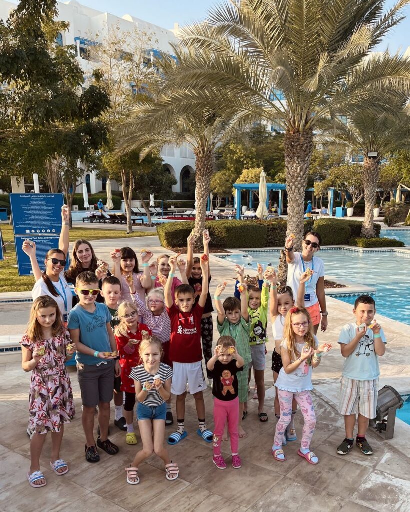 Zdobenie medovníkov v hoteli Hilton Salwa Beach Resort 5* v Qatare