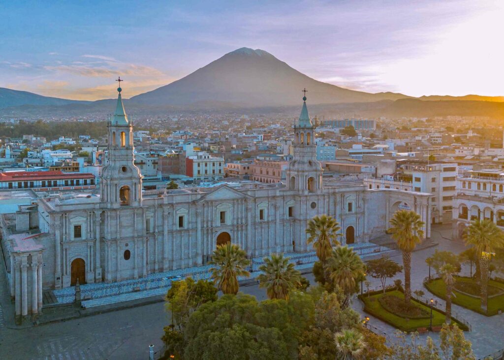 Pohľad na druhé najväčšie mesto v Peru - Arequipa
