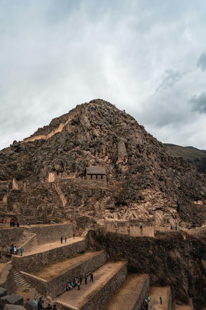 Stupňovité kamenné terasy pevnosti Ollantaytambo