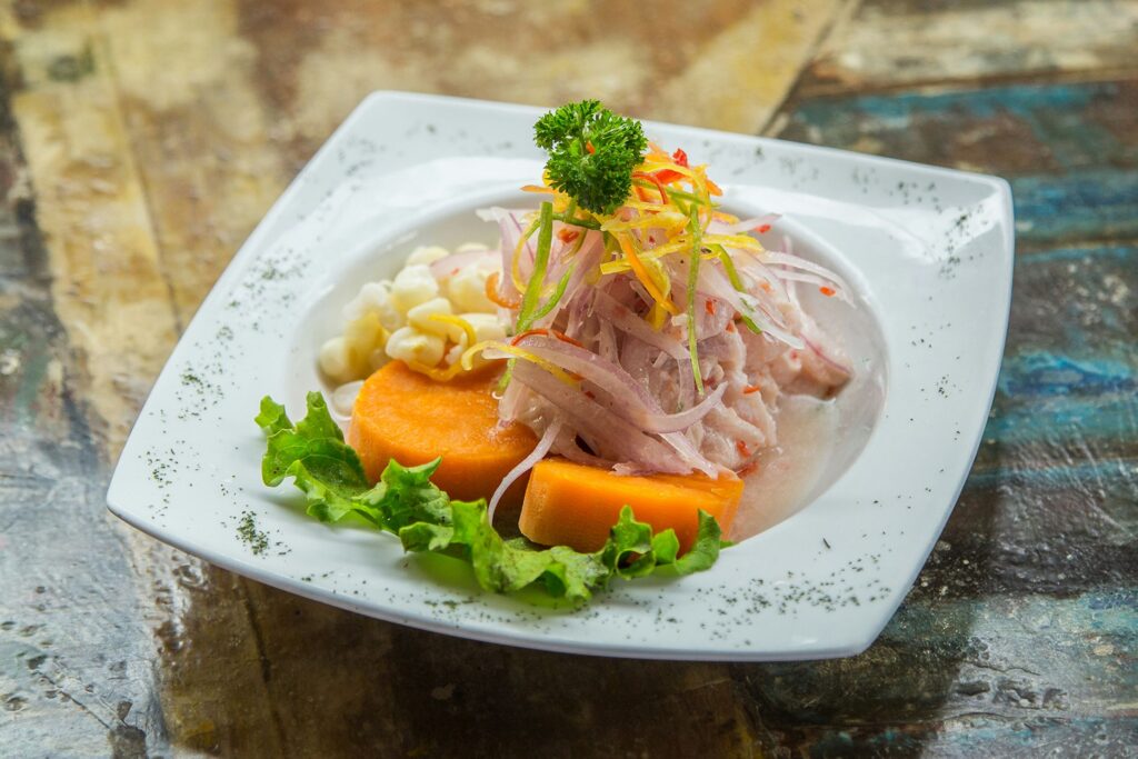 Ceviche je unikátna čerstvá ryba v kyslom náleve, ktorý rozkladá bielkoviny podobne ako tepelná úprava.